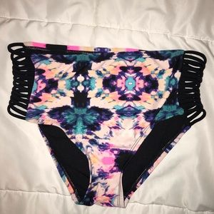 🦋Tie-Dye high-waisted bikini bottoms- medium 🦋
